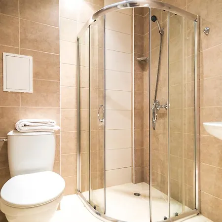 In Admiral Plaza Apartman